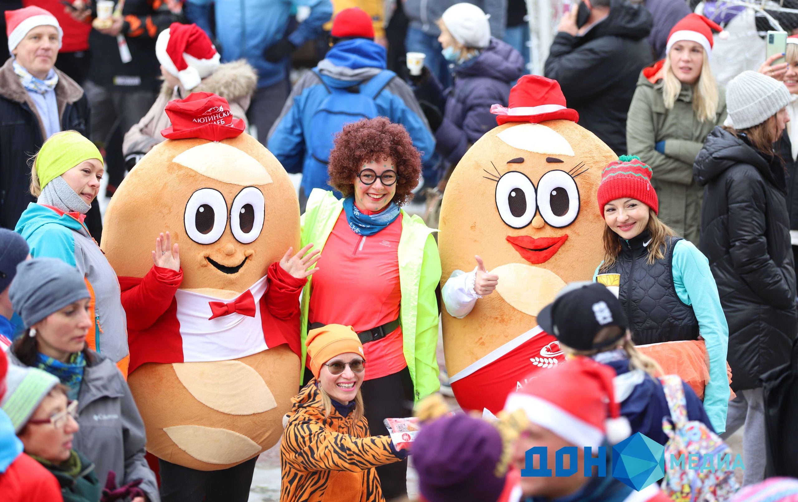 Массовый новогодний забег прошел 1 января в Ростове. Показываем яркие образы участников