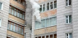 В Азове из горящей пятиэтажки эвакуировали 15 человек