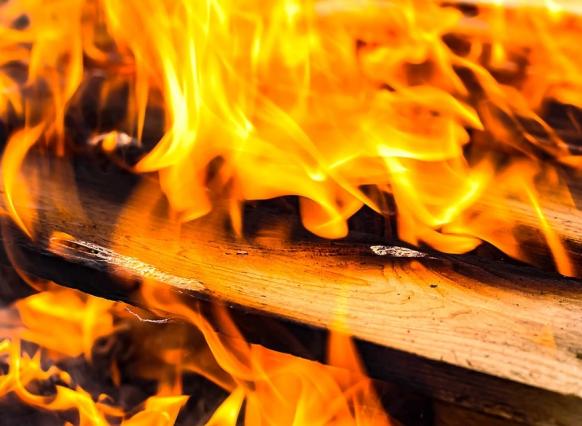 В Ростовской области в ночном пожаре погиб 65-летний мужчина