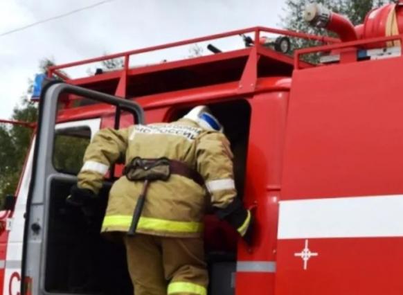 Пять человек спасли огнеборцы во время пожара в Неклиновском районе