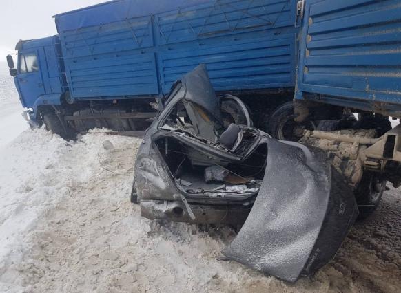 Водитель машины погиб в ДТП с грузовиком в Ростовской области